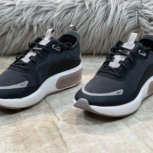 New without tags! Nike Air Max Black Dia